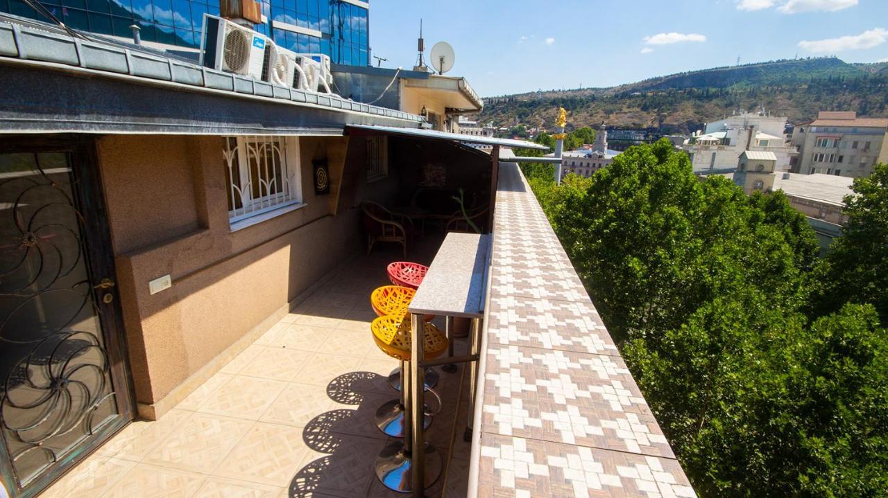 4 Bedroom Apartment On Liberty Square Tbilisi Exterior photo